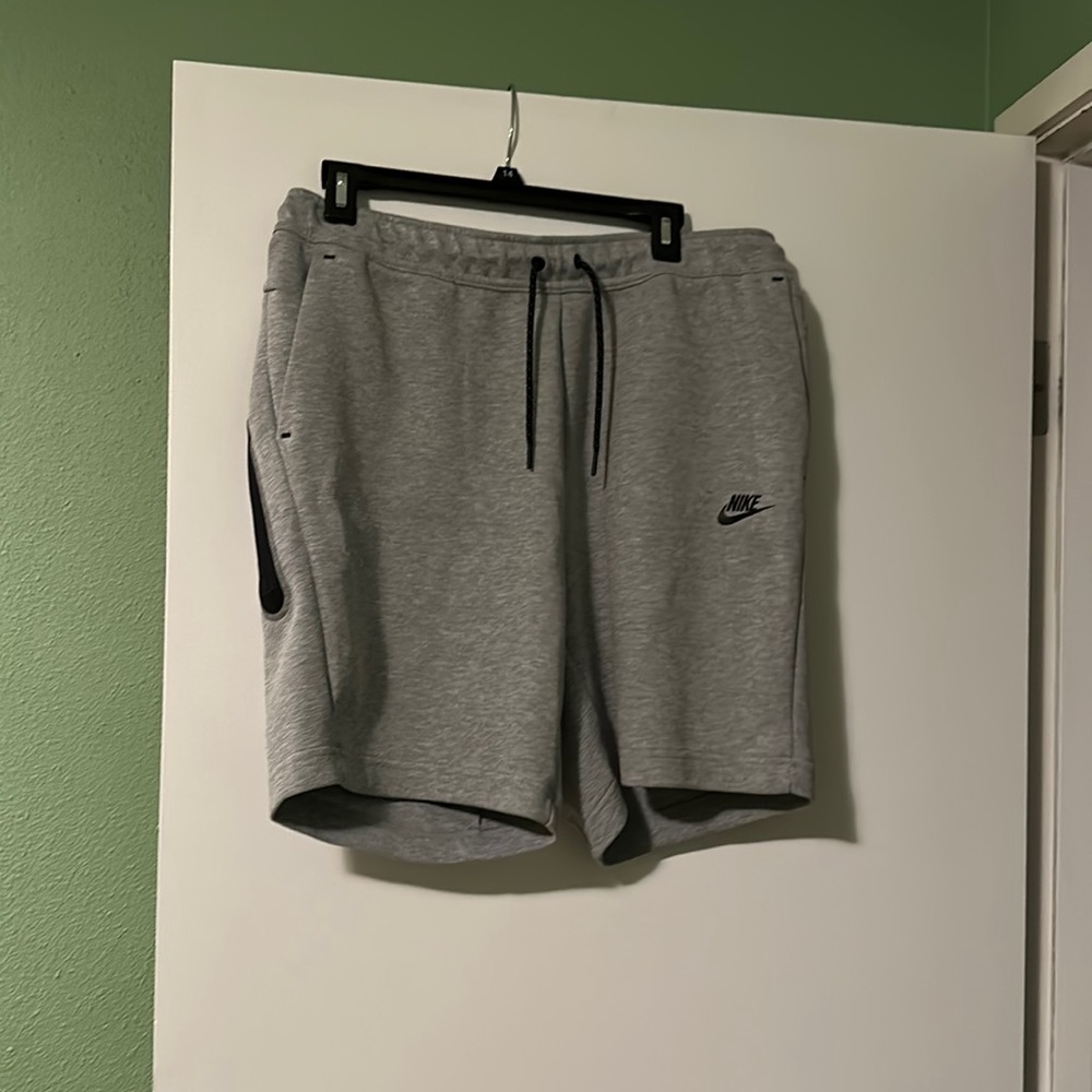 Nike Tech Shorts Grey